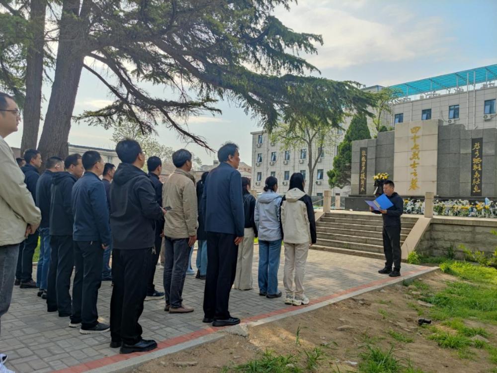 新乡市林业局开展清明祭英烈活动